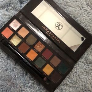 Anastasia Subculture Pallet
